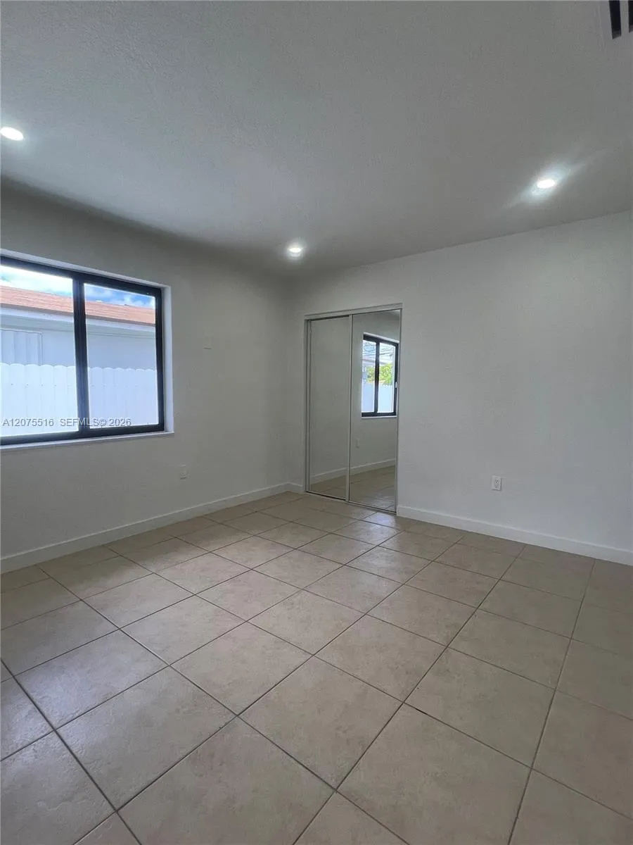2370 NW 33rd St #2370 Miami, FL 33142