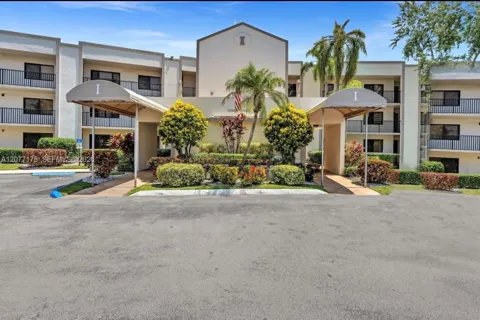 10847 W Clairmont Cir #302