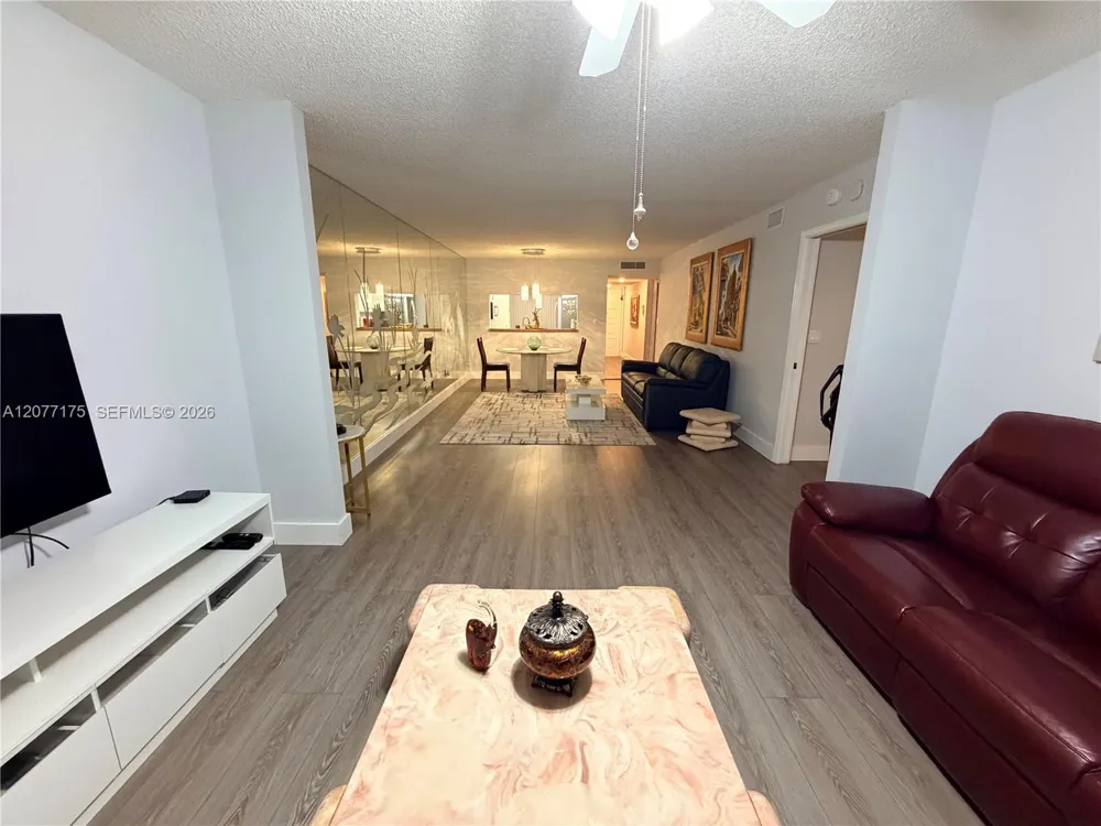 10847 W Clairmont Cir #302 Tamarac, FL 33321