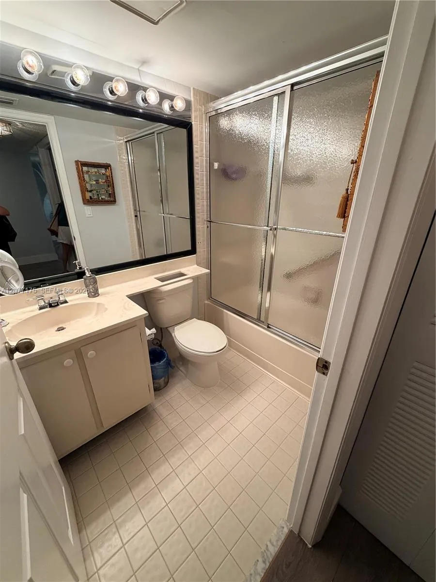 10847 W Clairmont Cir #302 Tamarac, FL 33321