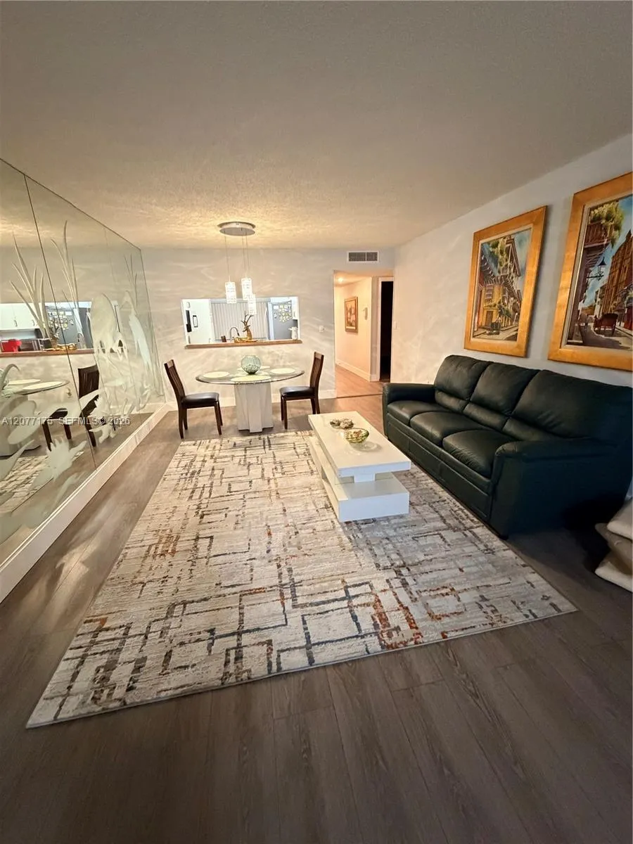 10847 W Clairmont Cir #302 Tamarac, FL 33321