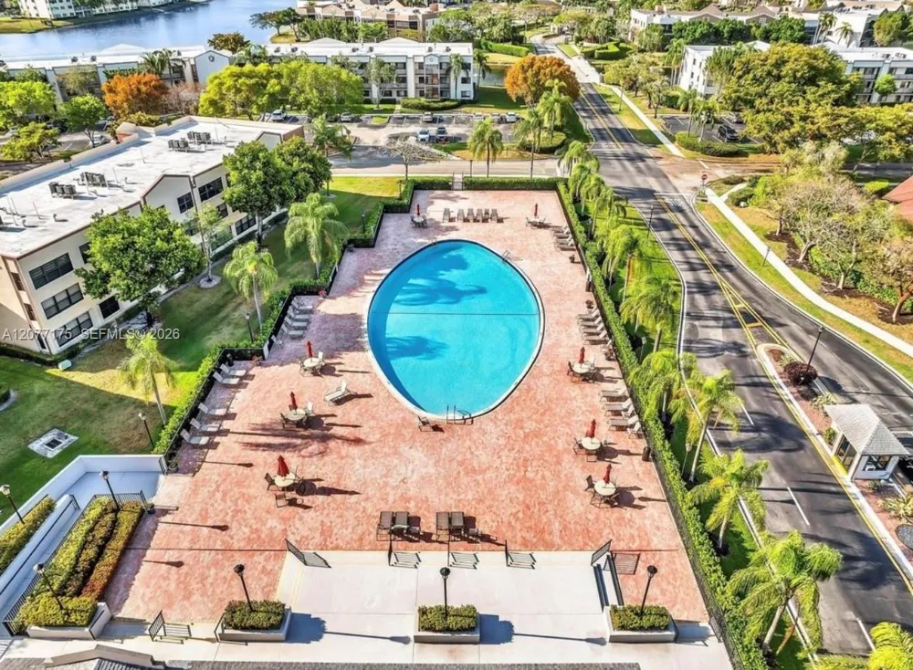 10847 W Clairmont Cir #302 Tamarac, FL 33321