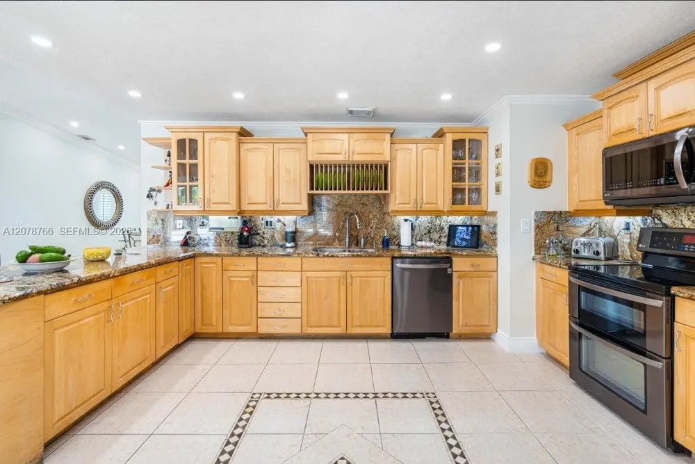 17122 SW 156th Ct Miami, FL 33187