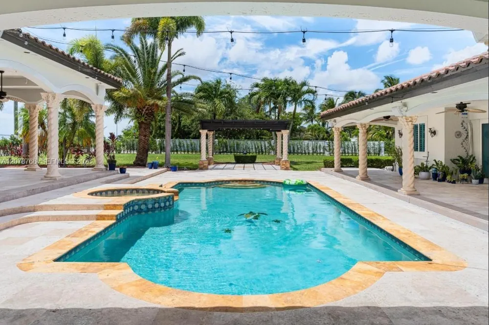 17122 SW 156th Ct Miami, FL 33187