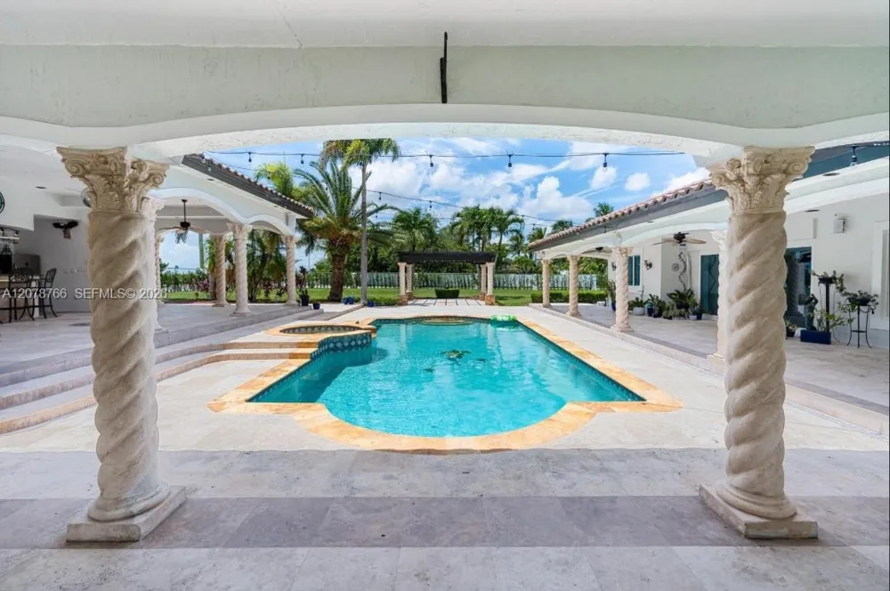 17122 SW 156th Ct Miami, FL 33187