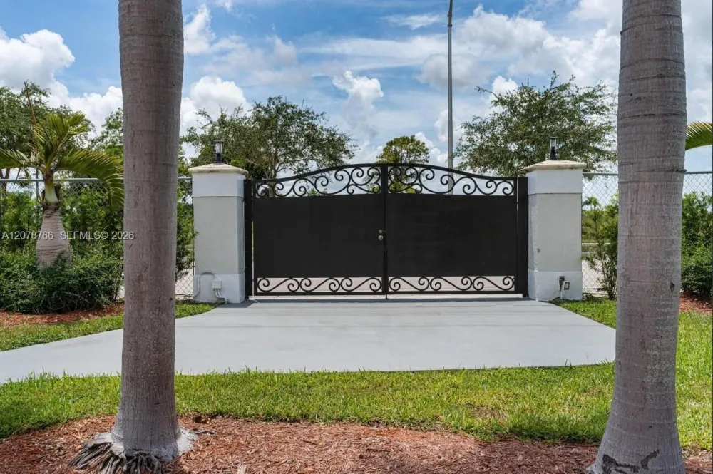 17122 SW 156th Ct Miami, FL 33187