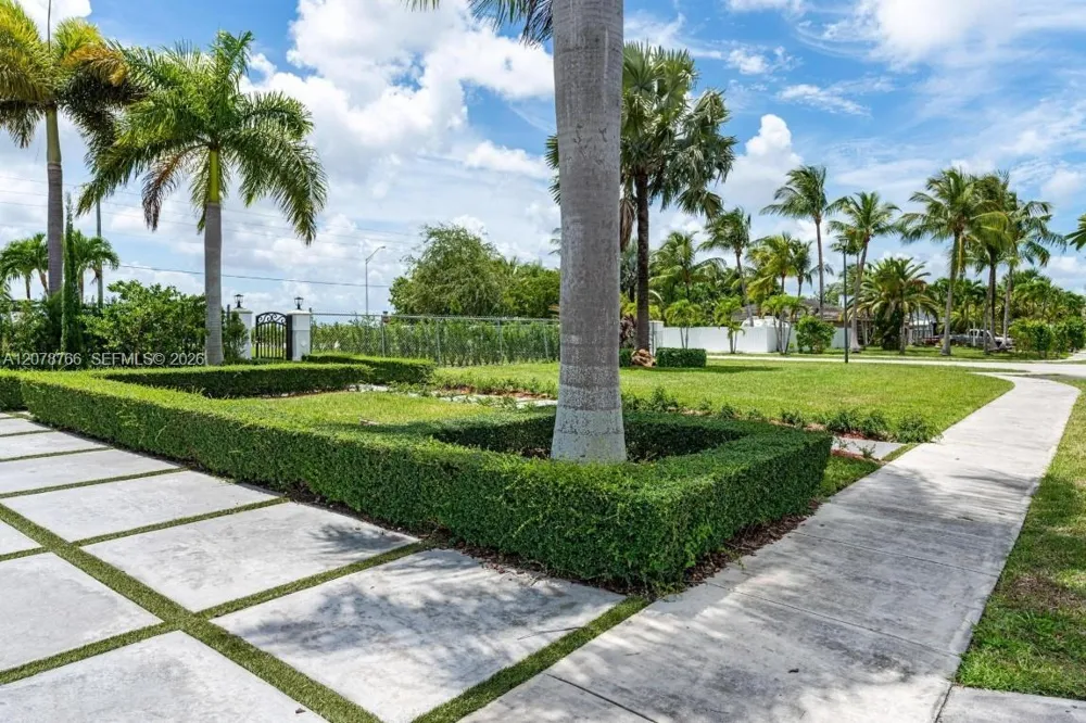 17122 SW 156th Ct Miami, FL 33187