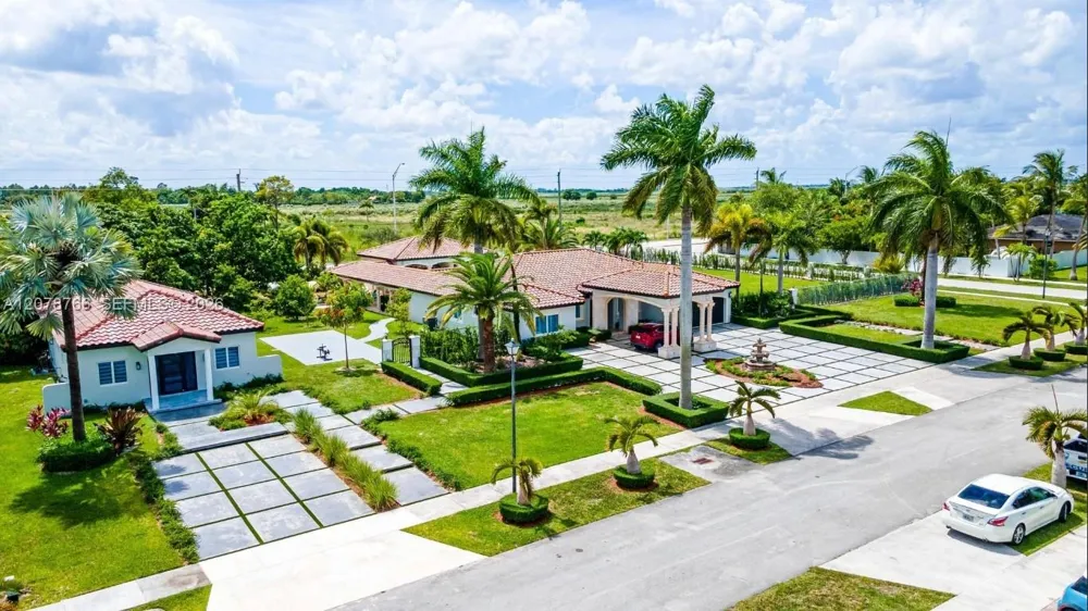 17122 SW 156th Ct Miami, FL 33187