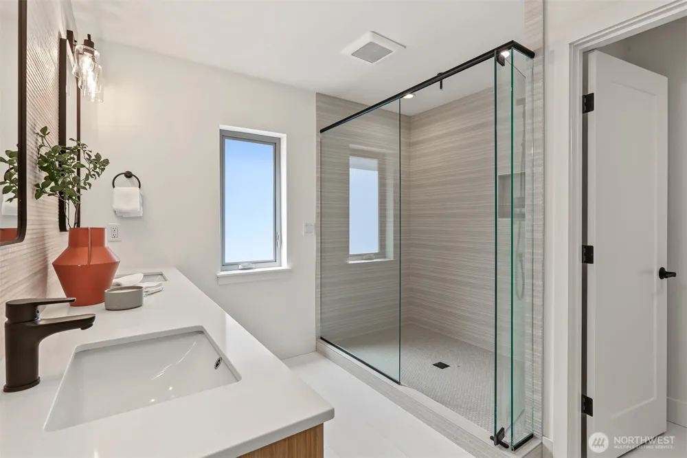 11249 108th Avenue NE Kirkland, WA 98033