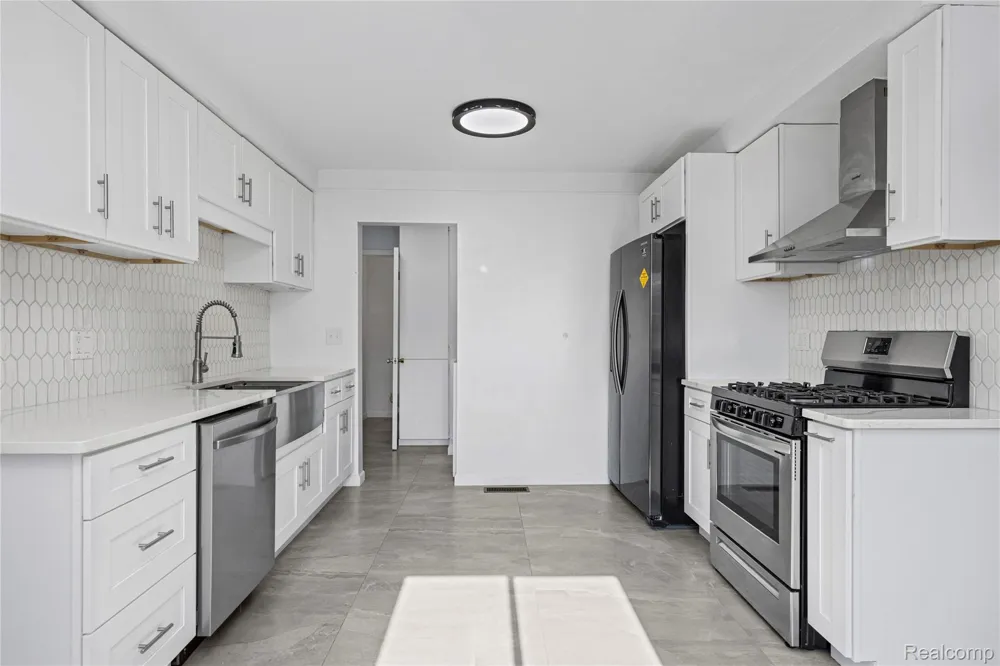 8527 Metropolitan Parkway Sterling Heights City, MI 48312