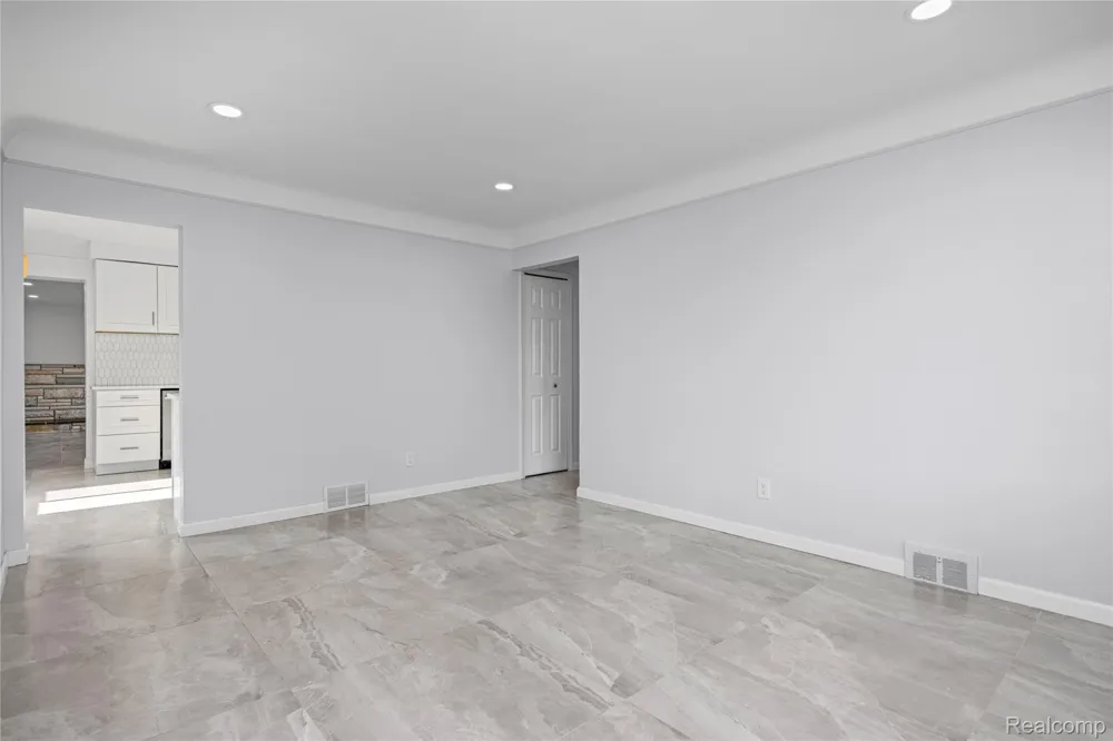 8527 Metropolitan Parkway Sterling Heights City, MI 48312