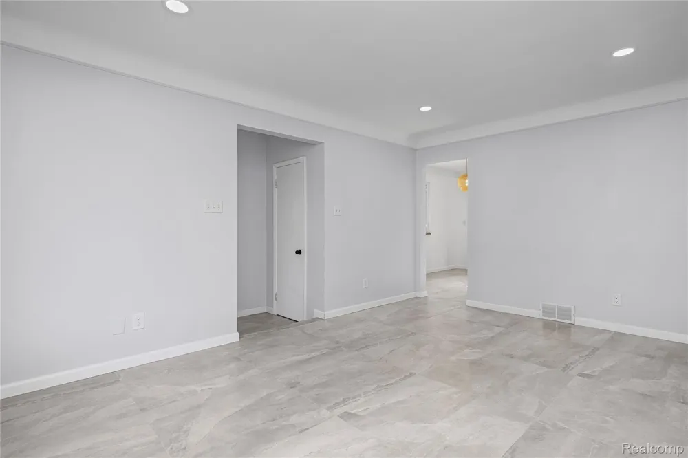 8527 Metropolitan Parkway Sterling Heights City, MI 48312