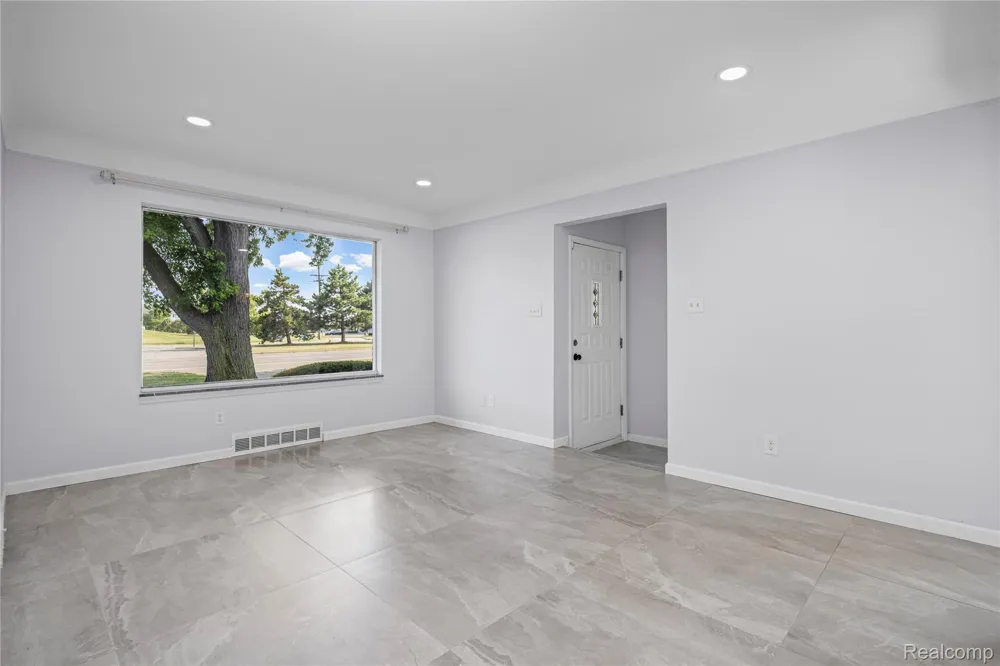 8527 Metropolitan Parkway Sterling Heights City, MI 48312