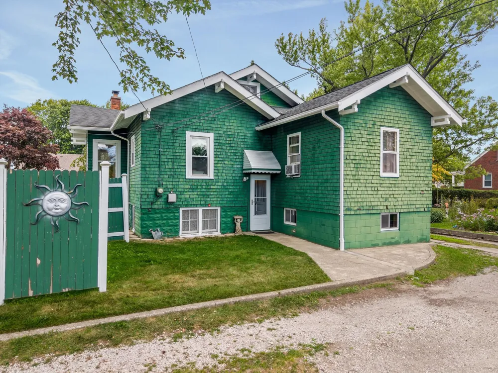 18710 Common Road Roseville City, MI 48066