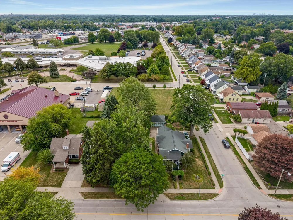 18710 Common Road Roseville City, MI 48066