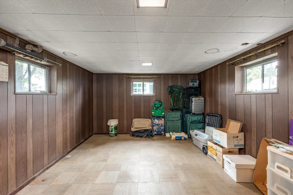 18710 Common Road Roseville City, MI 48066