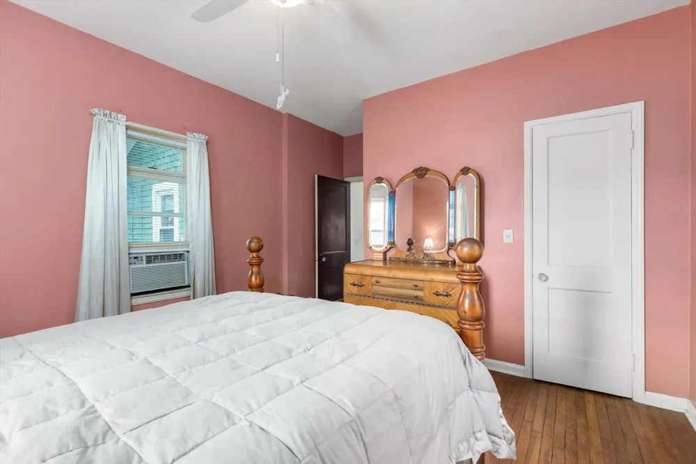 18710 Common Road Roseville City, MI 48066