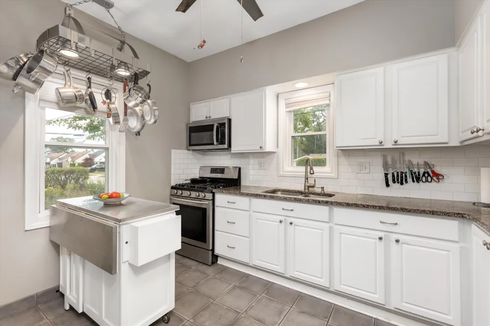 18710 Common Road Roseville City, MI 48066