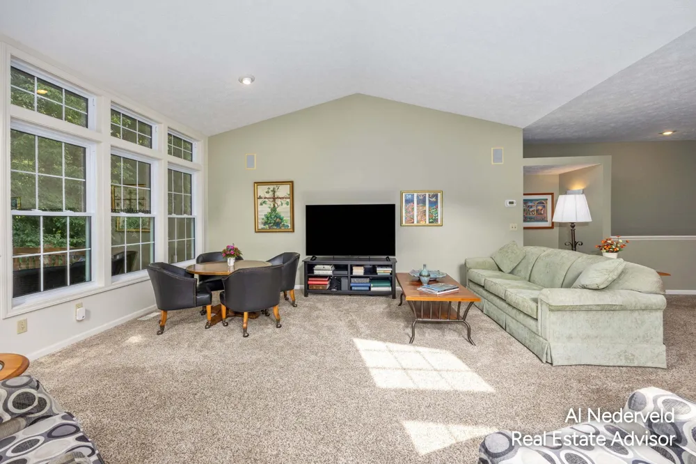 2126 S Cross Creek Drive SE Grand Rapids City, MI 49508