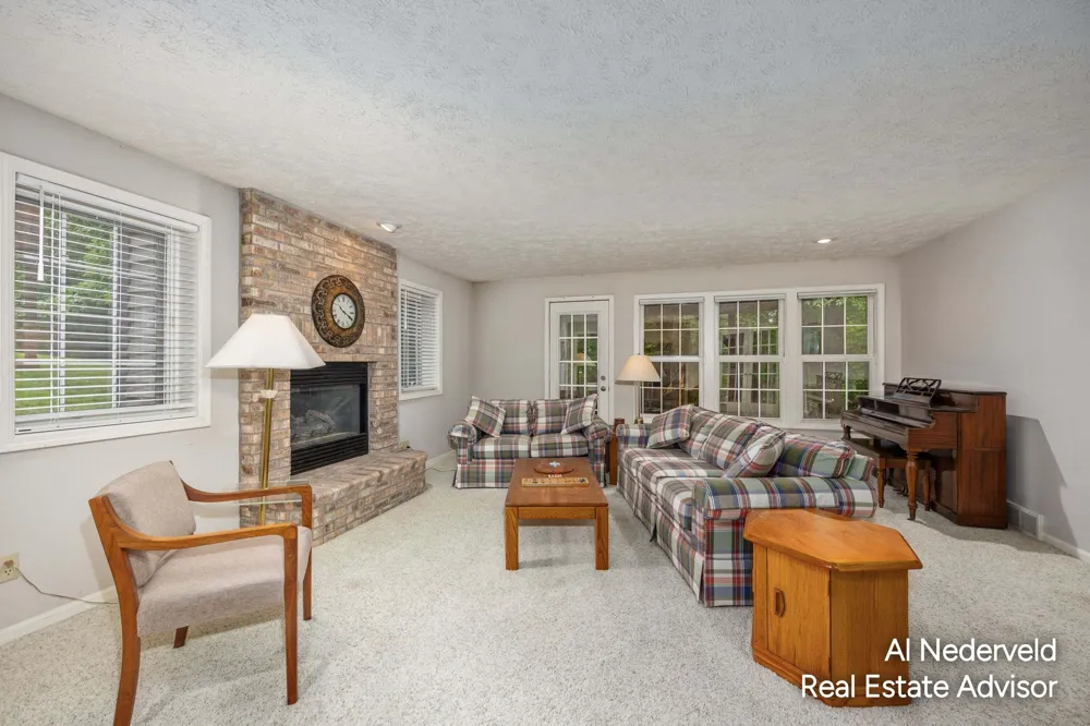 2126 S Cross Creek Drive SE Grand Rapids City, MI 49508