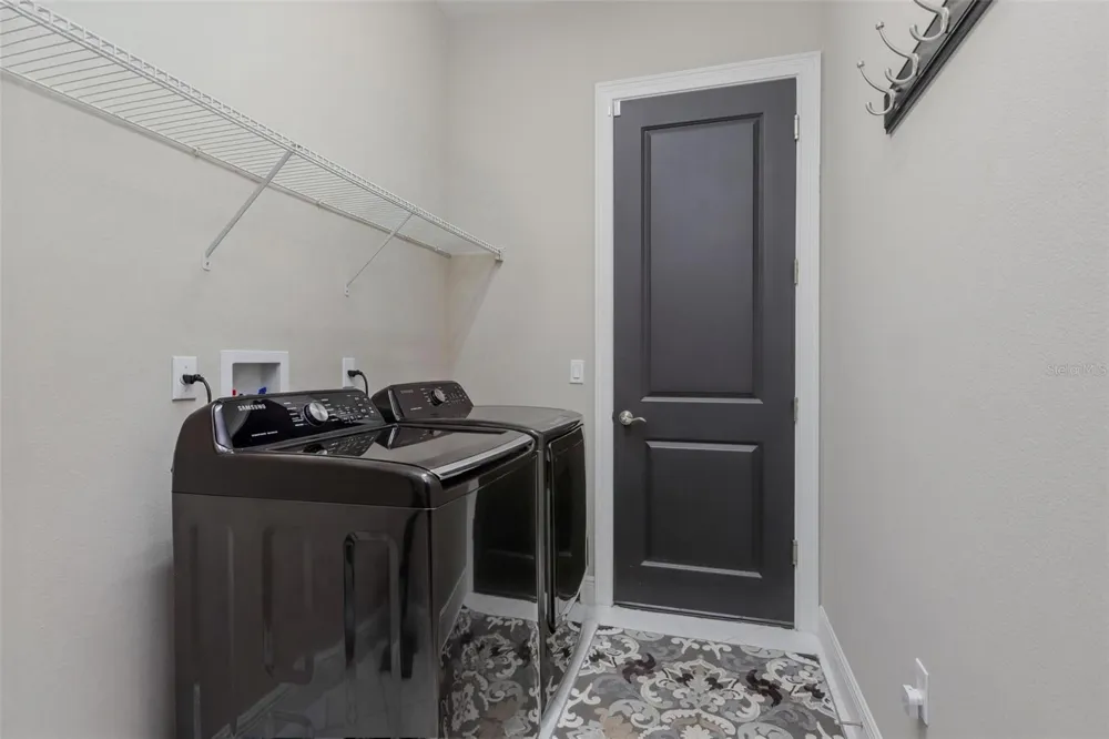 810 VICTORIA HILLS DRIVE S Deland, FL 32724