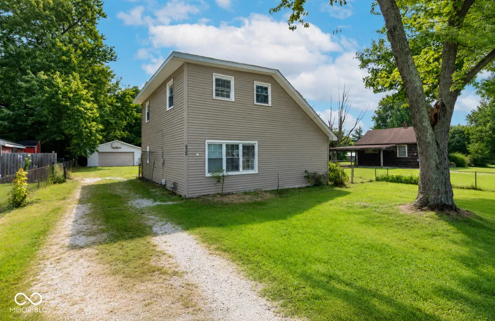 938 S Dupont Place West Terre Haute, IN 47885