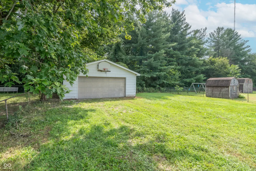 938 S Dupont Place West Terre Haute, IN 47885
