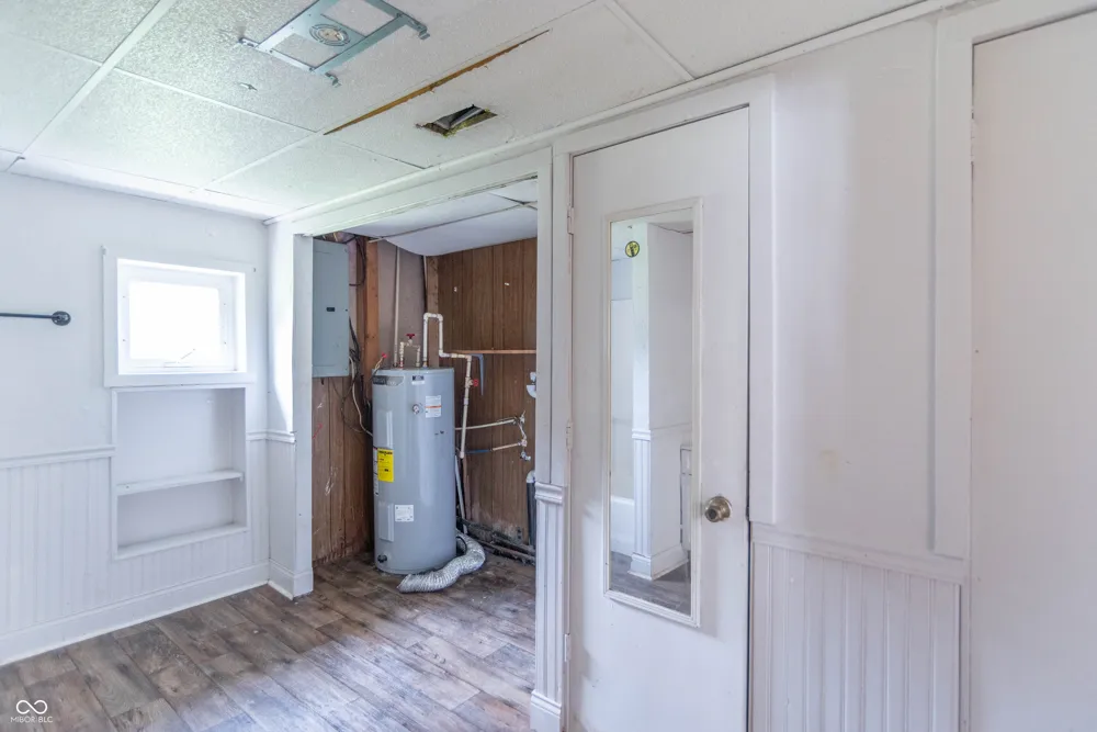 938 S Dupont Place West Terre Haute, IN 47885