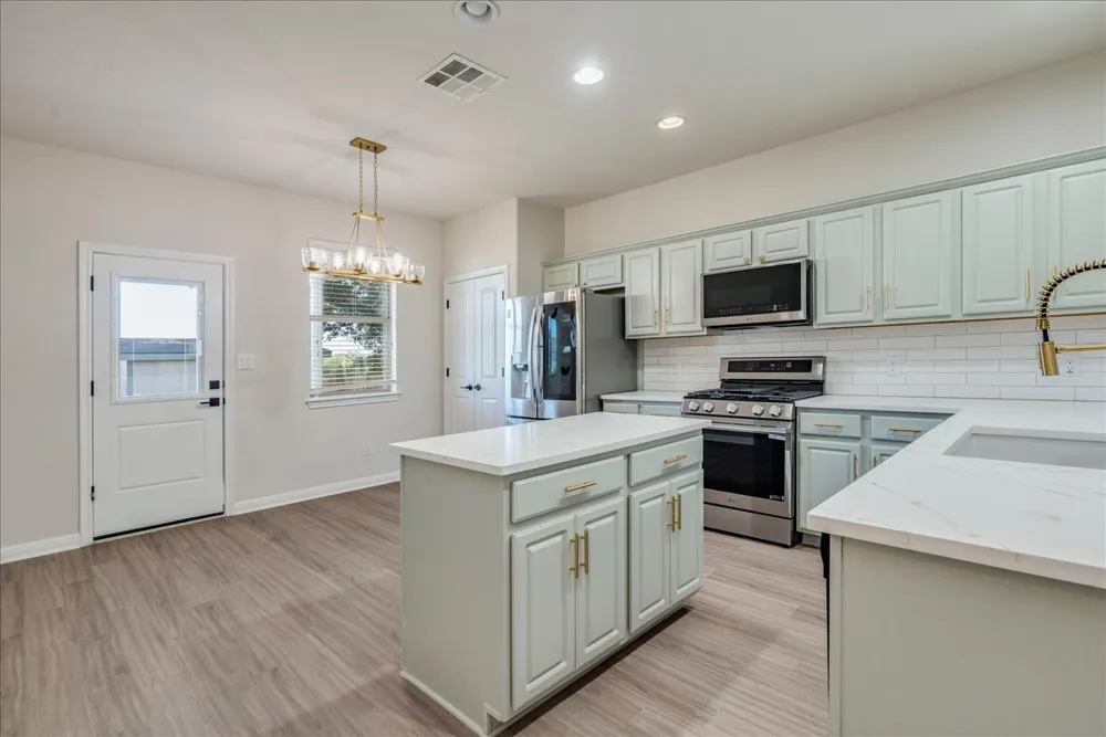 765 Reliance Drive Buda, TX 78610