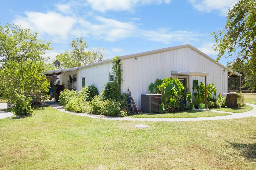 11325 County Road 104 Kaufman, TX 75142