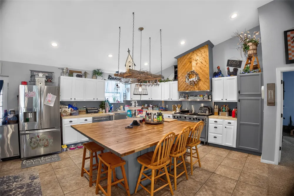11325 County Road 104 Kaufman, TX 75142