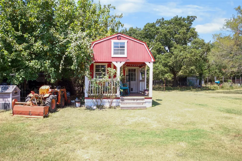 11325 County Road 104 Kaufman, TX 75142