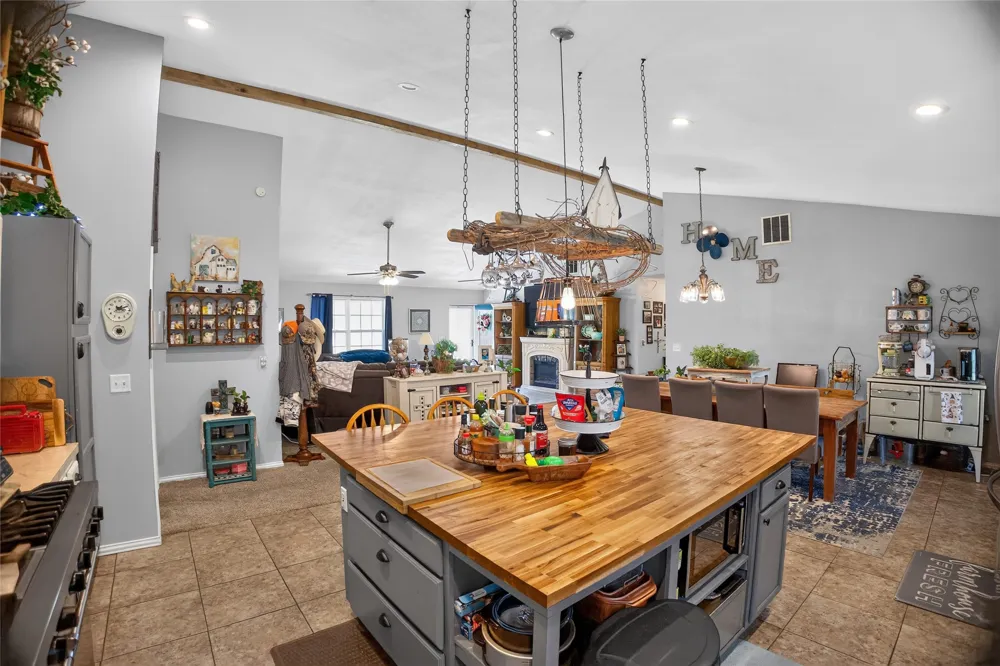 11325 County Road 104 Kaufman, TX 75142