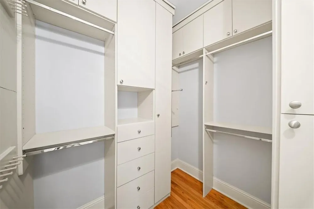 1115 Glenridge Place NE Sandy Springs, GA 30342