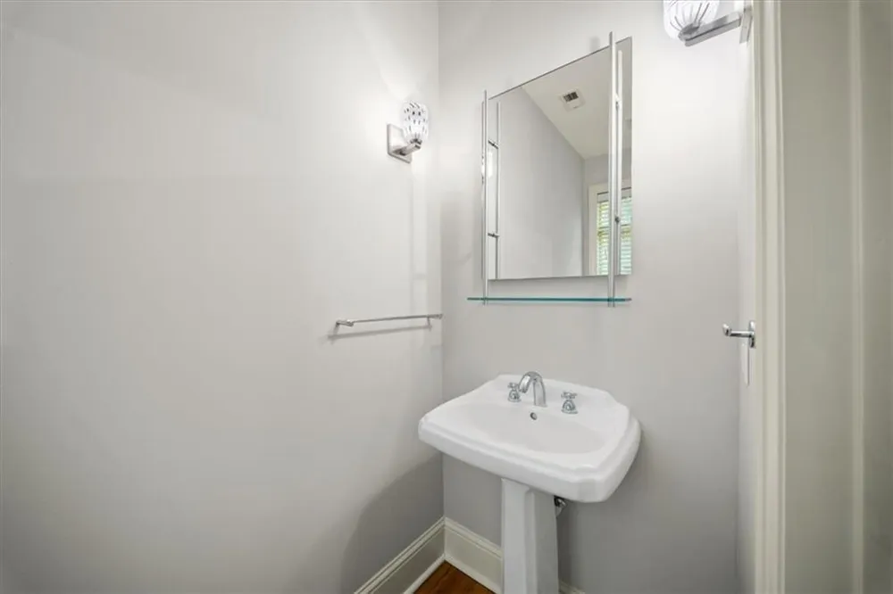 1115 Glenridge Place NE Sandy Springs, GA 30342
