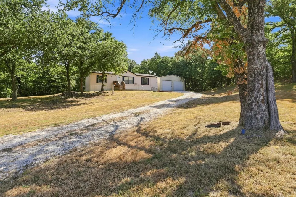 60 County Road 196 Gainesville, TX 76240