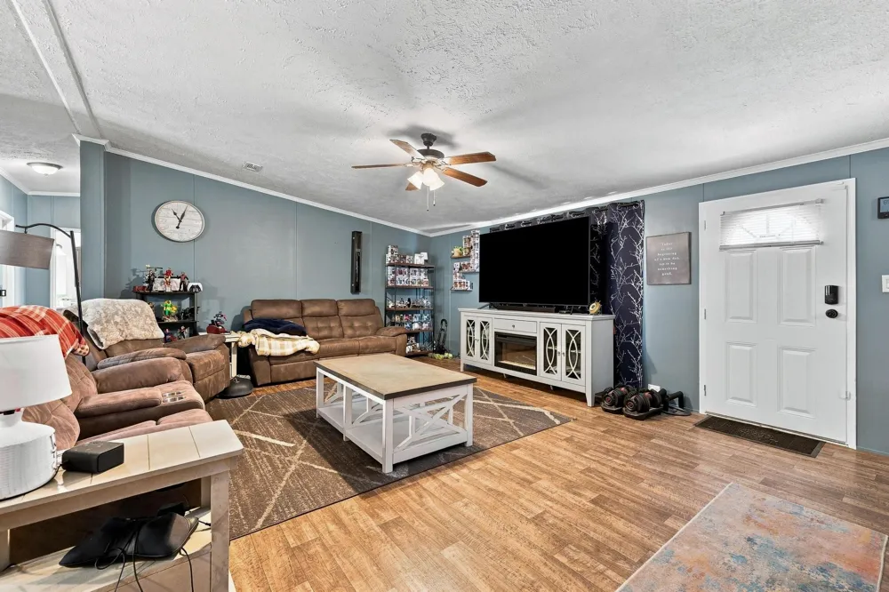 60 County Road 196 Gainesville, TX 76240