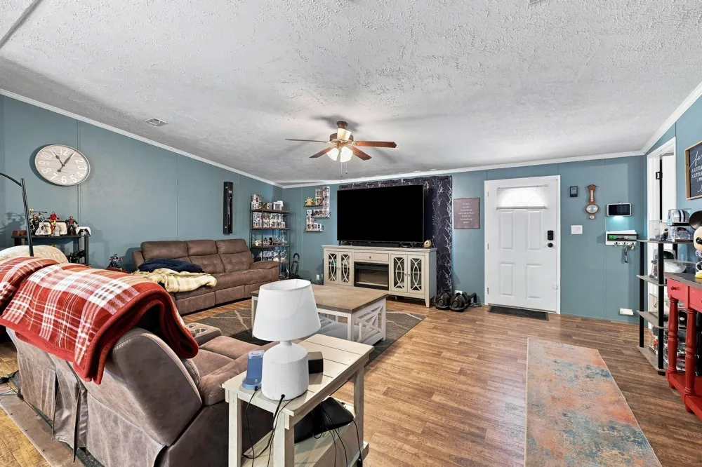 60 County Road 196 Gainesville, TX 76240