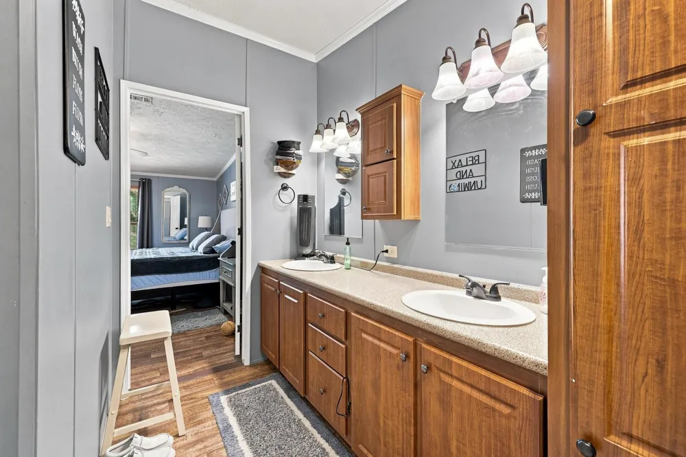 60 County Road 196 Gainesville, TX 76240