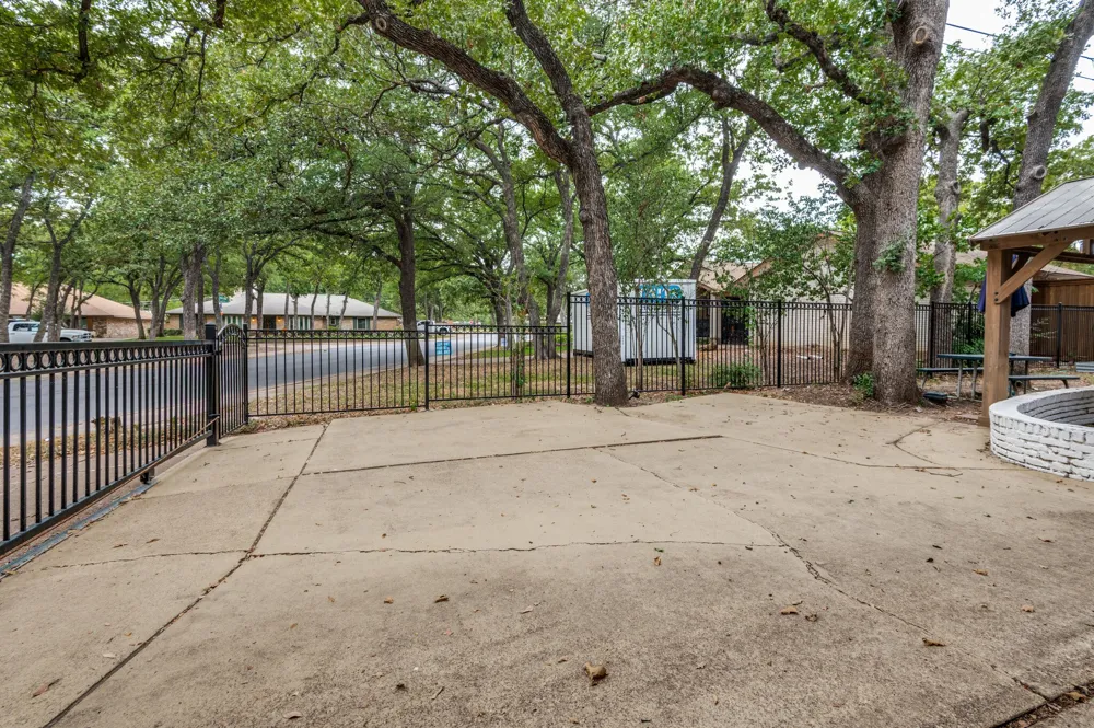 1801 Green Oaks Drive Irving, TX 75061