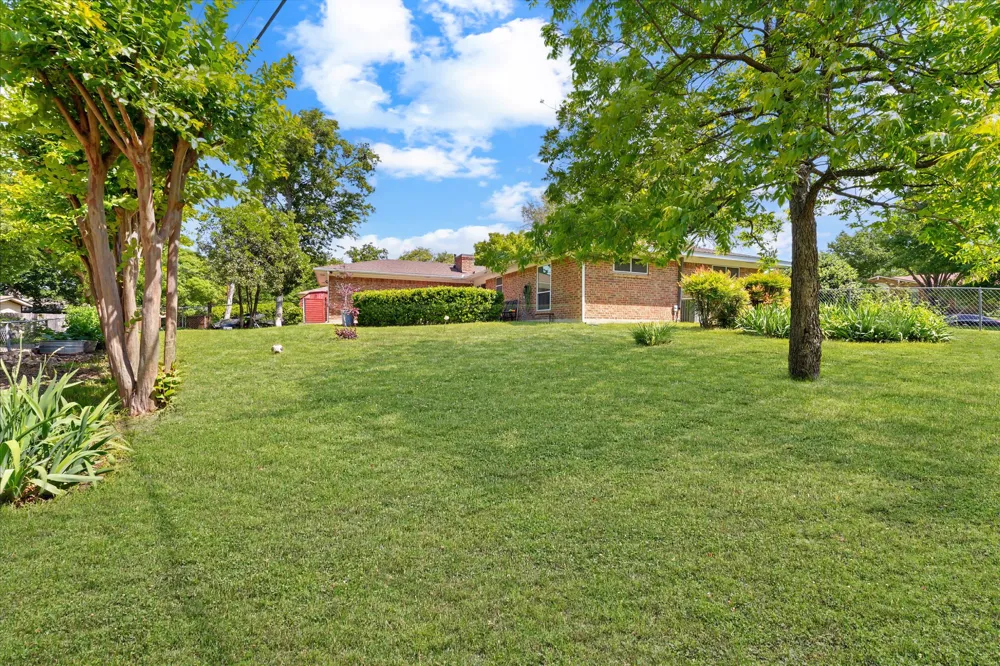 347 Merribrook Trail Duncanville, TX 75116