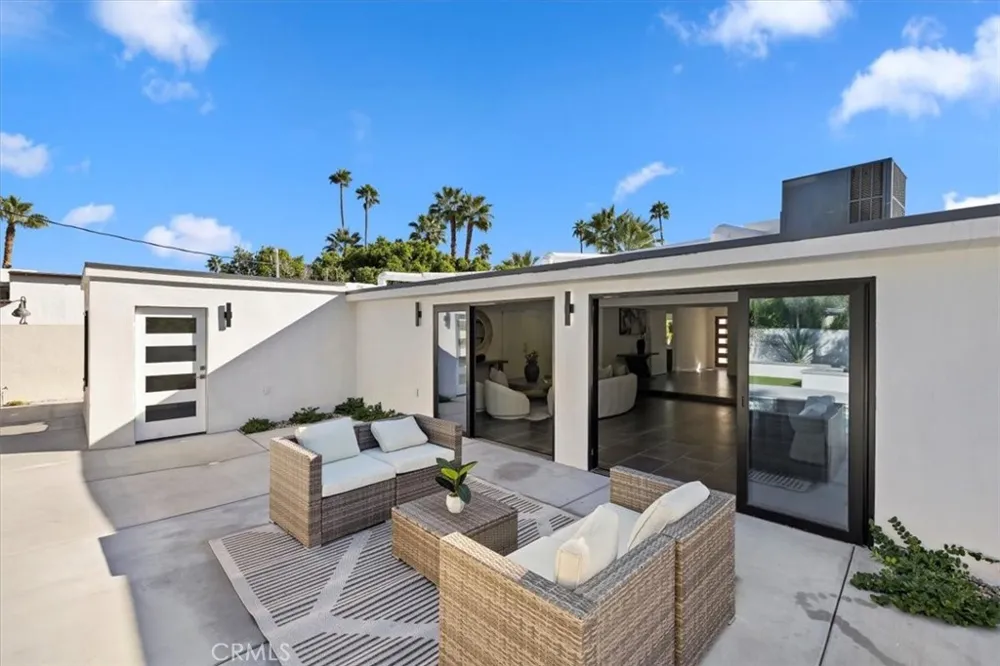218 E Ocotillo Palm Springs, CA 92264