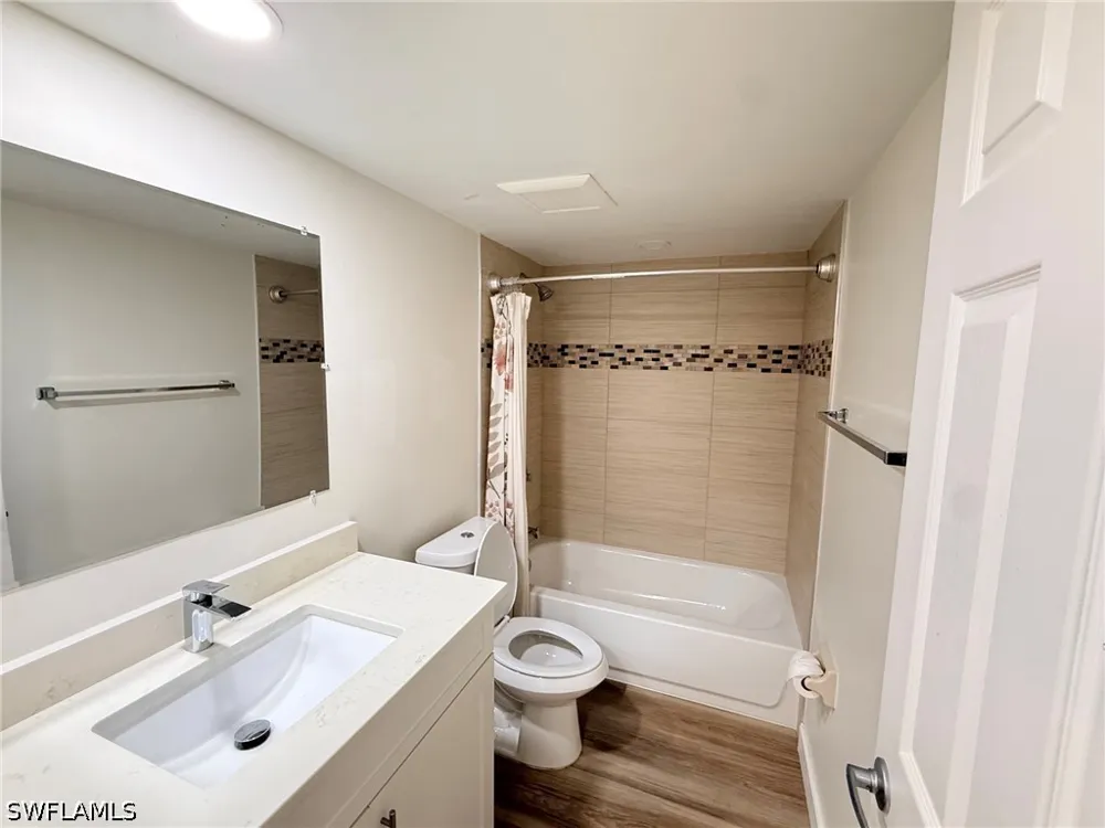 County Barn Road #103 Naples, FL 34112