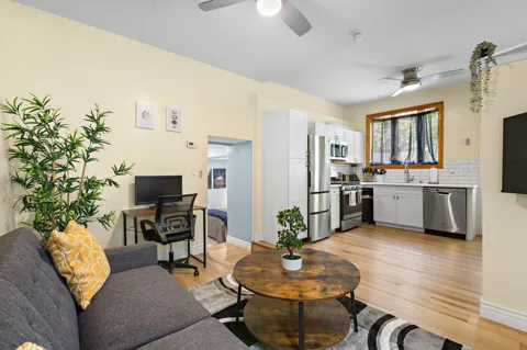 137 WEST 15TH ST