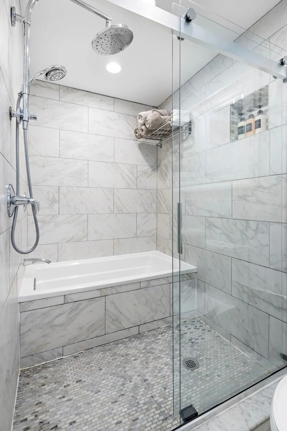 137 WEST 15TH ST Bayonne, NJ 07002