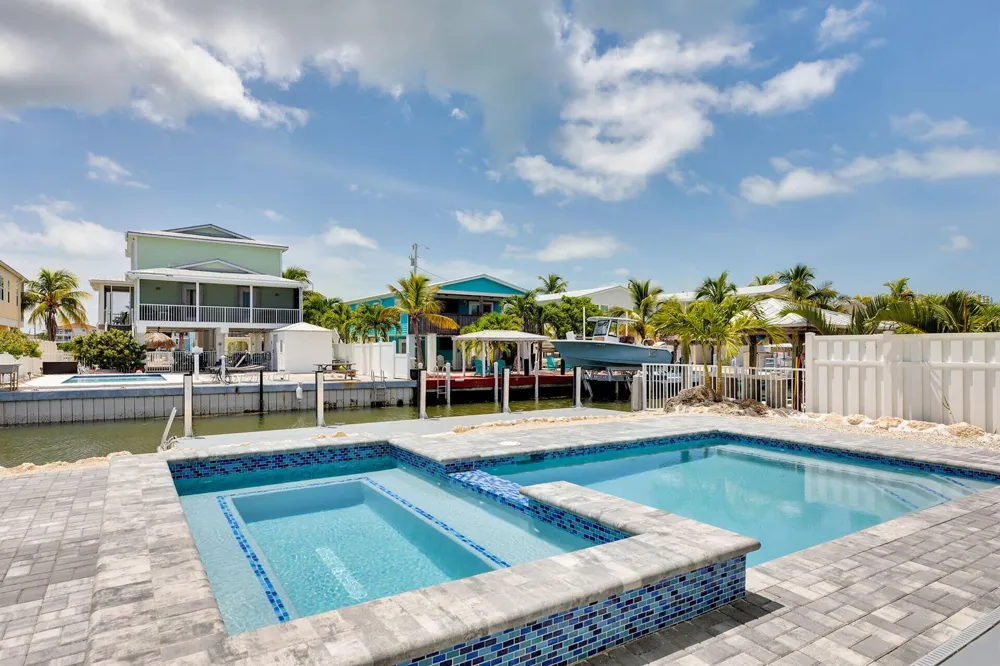 1157 91ST COURT OCEAN Marathon, FL 33050