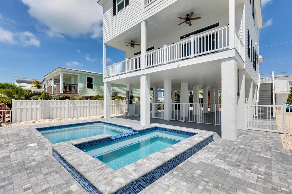 1157 91ST COURT OCEAN Marathon, FL 33050