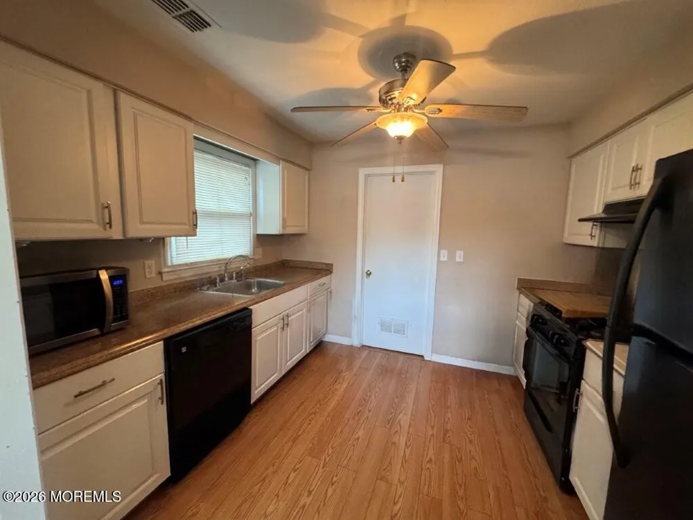 826 Arbordale Drive Keyport, NJ 07735