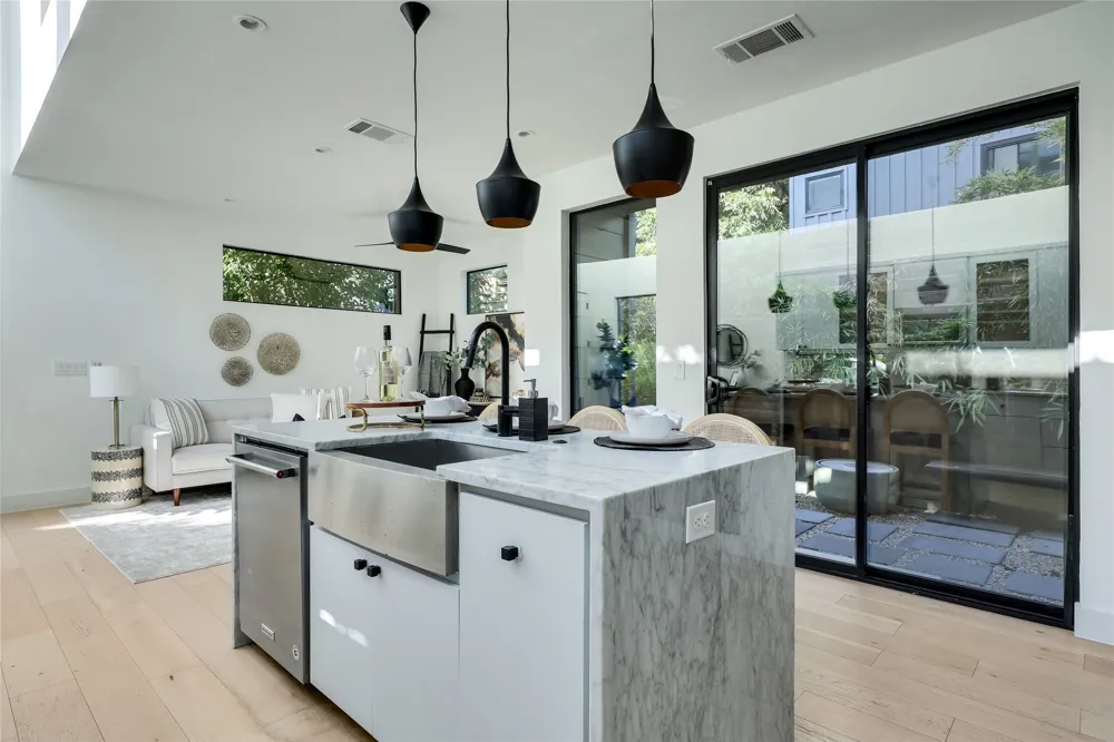 2804 E 22nd Street #A Austin, TX 78722