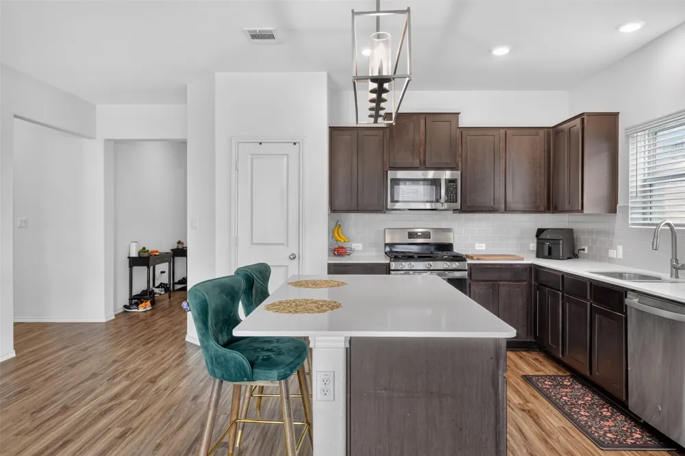 1301 Blackhaw Lane Leander, TX 78641